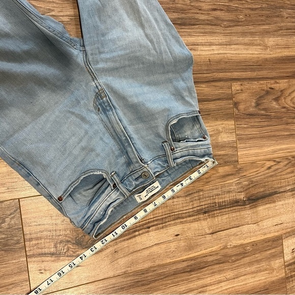Abercrombie & Fitch Ultra High Rise Ankle Straight Jean - Picture 5 of 7